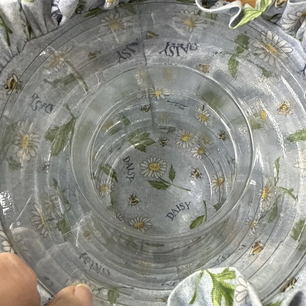 longaberger round basket with handle cloth and plastic liner daisy lining
